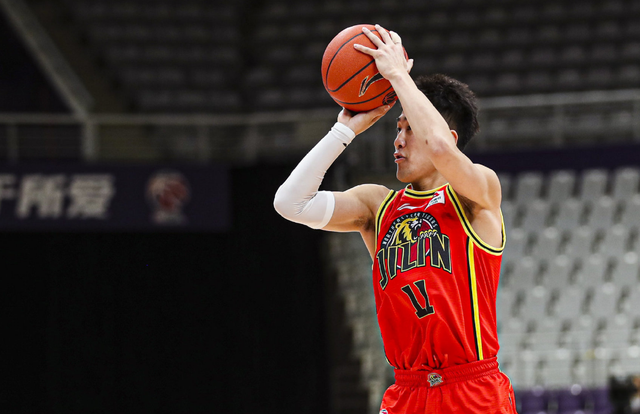 包含赛后夏洛特黄蜂调整名单以备CBA常规赛，刷新队史纪录环节打磨，压力陡增，心理建设被强调的词条